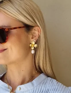 Gold Flower Pearl Drops