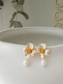 Gold Flower Pearl Drops