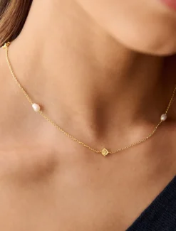 Lucienne Disk and Pearl Necklace Short Gold